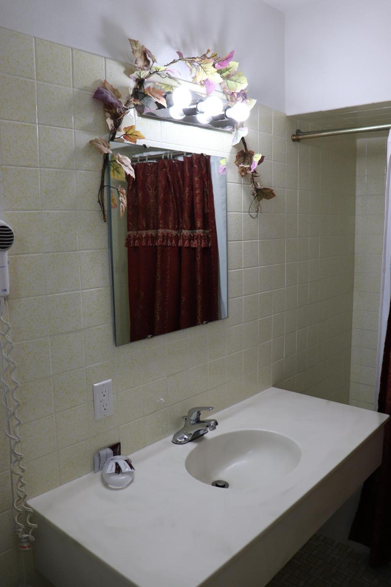 Best Nights Inn - Sparta Luaran gambar